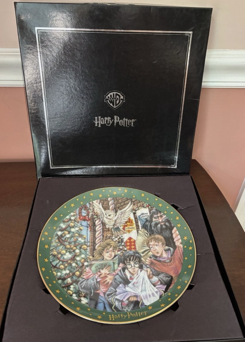 Warner Bros. Gallery “Magic Will Happen” Harry Potter holiday plate, in its original box